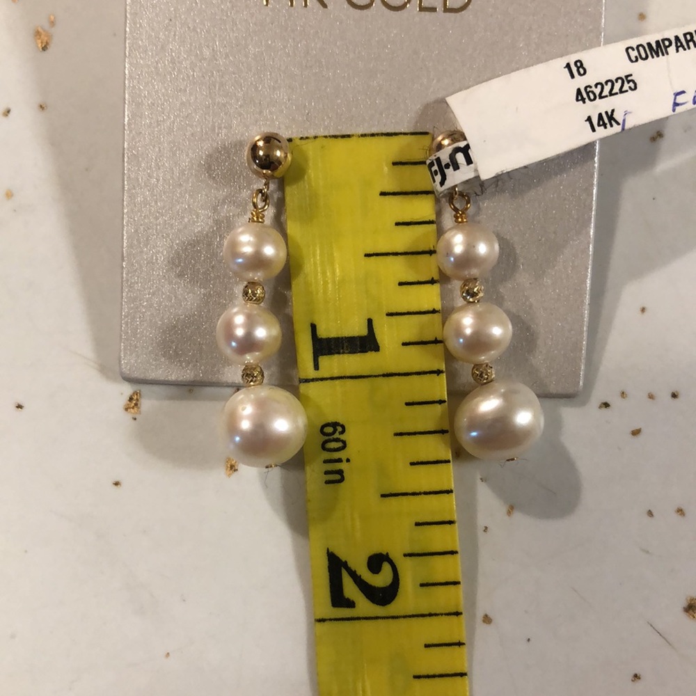 New pearl Earrings - Picture 3 of 3
